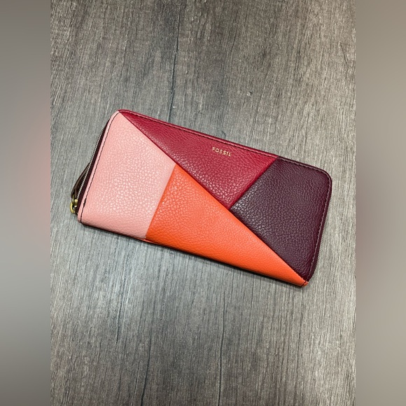 Fossil Handbags - 🆕 Fossil color block wallet